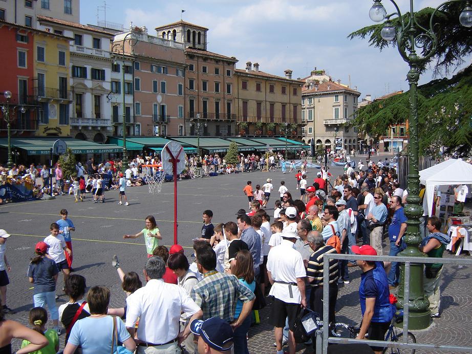 immagine piazza Brà Verona